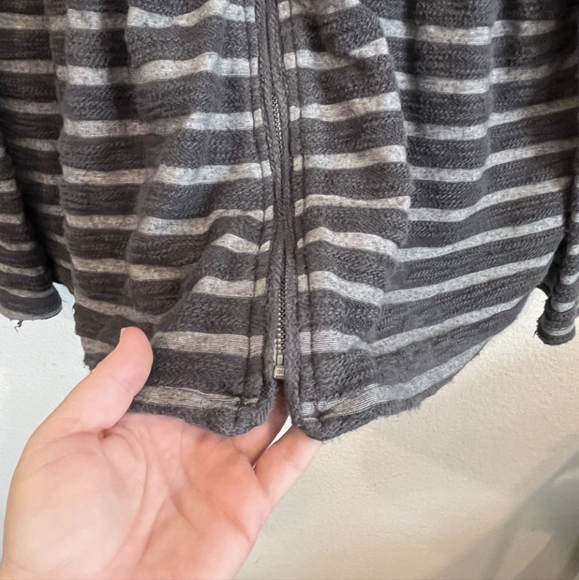Free People size Large two tone gray stripe distressed relaxed peplum blazer - Picture 6 of 9